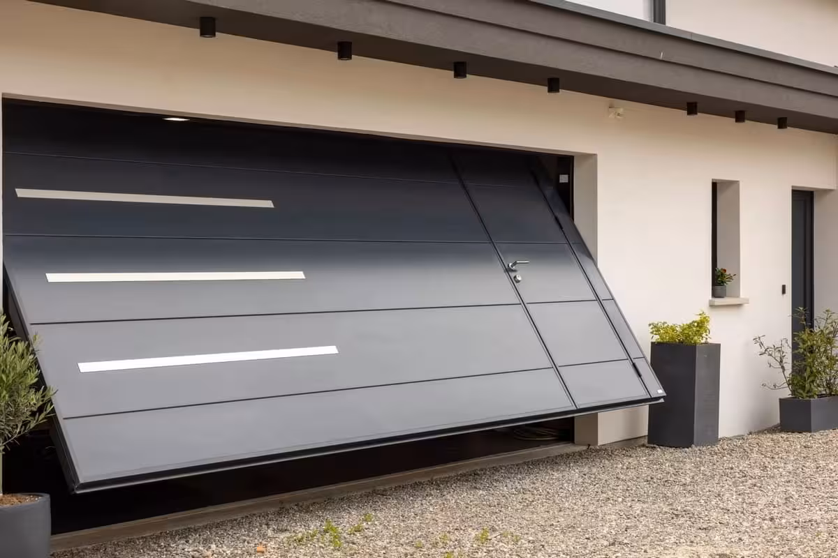 Porte de garage basculante liseres deco